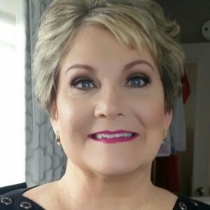 Meet your Posher, Suzanne